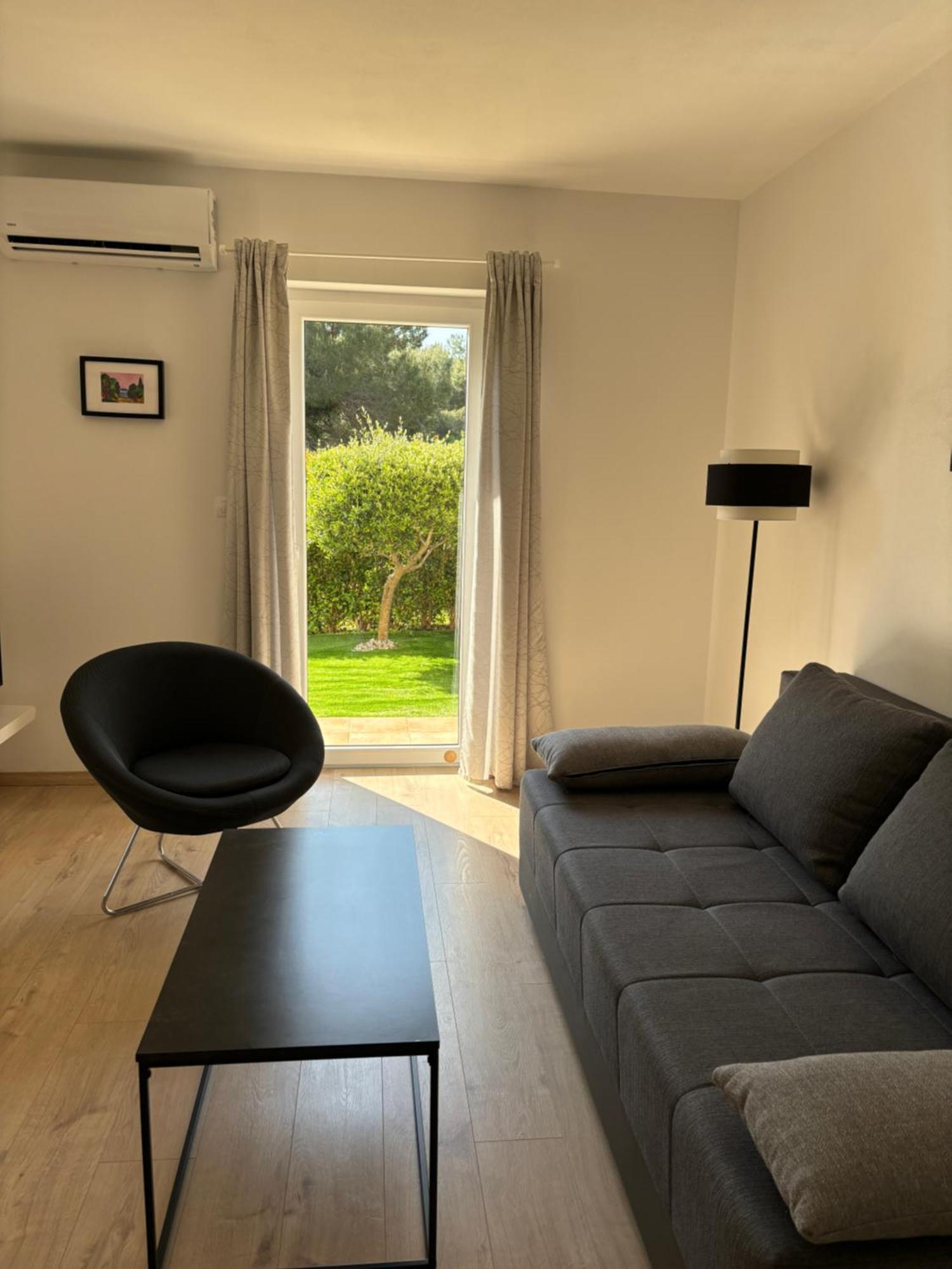 Apartment Punta Premantura E With Garden Exterior photo