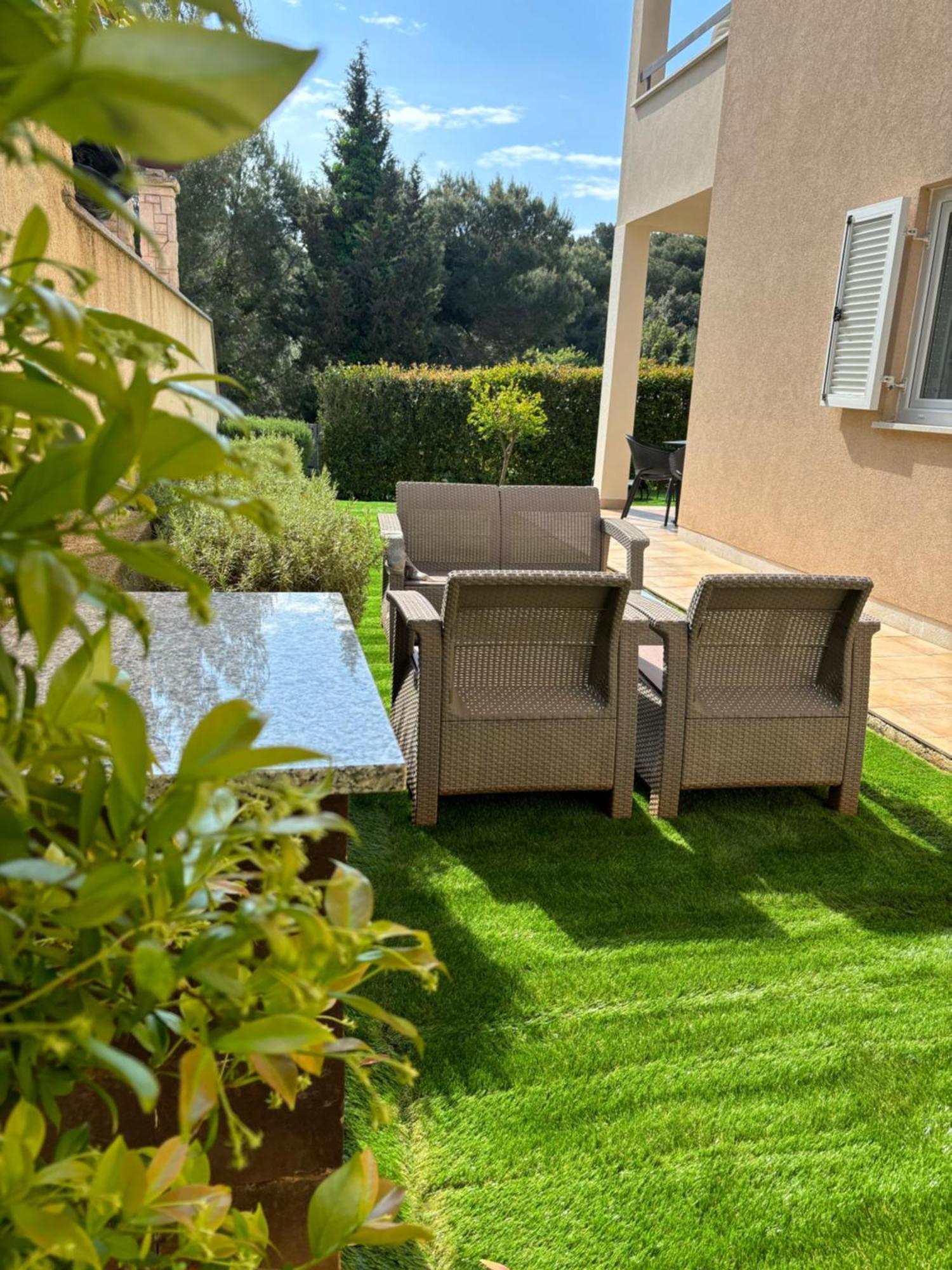 Apartment Punta Premantura E With Garden Exterior photo