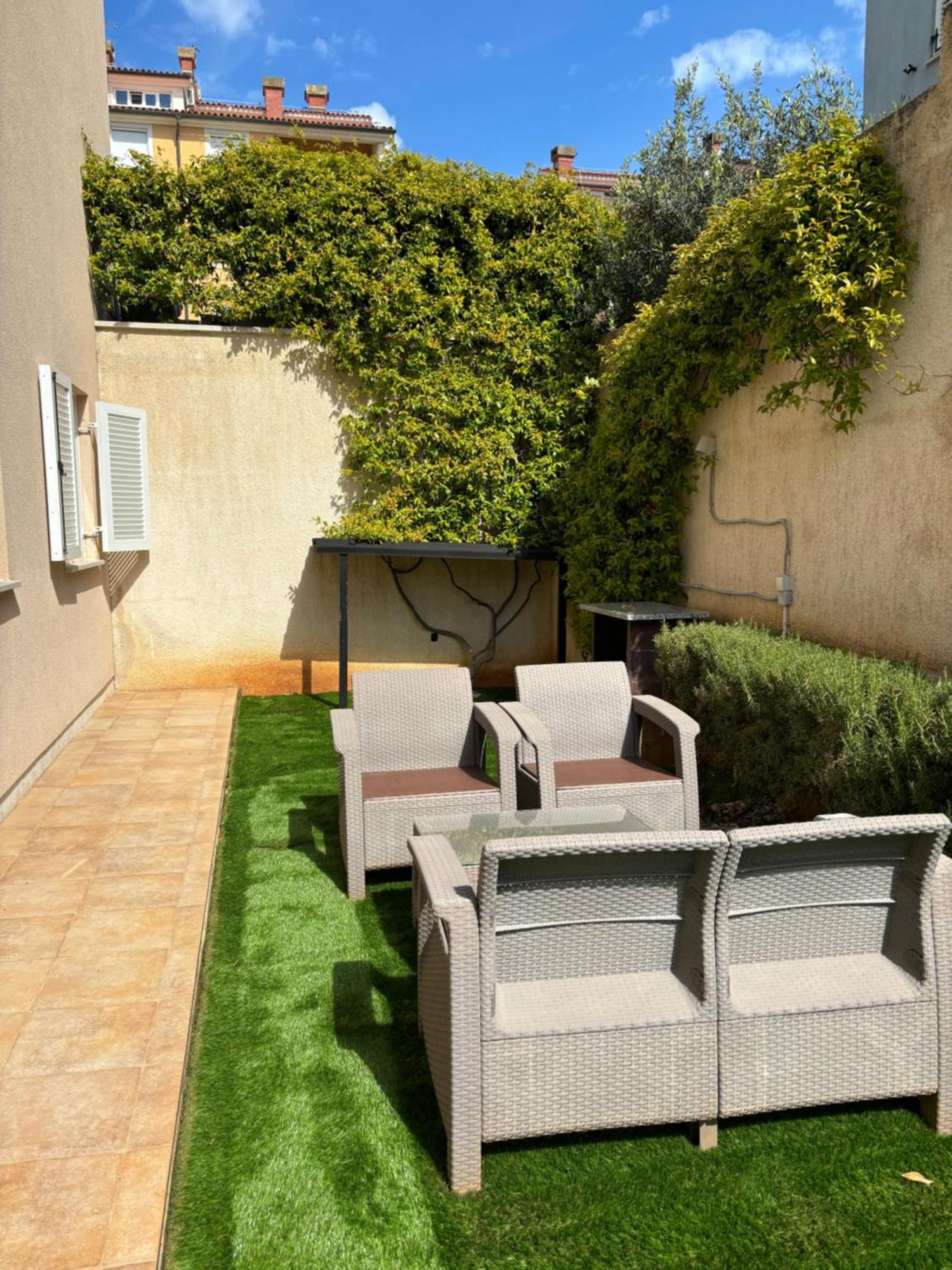 Apartment Punta Premantura E With Garden Exterior photo